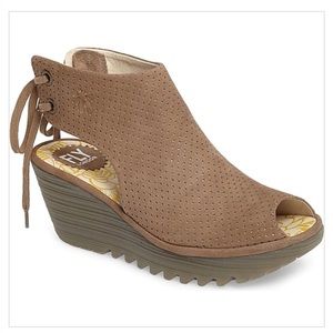 Fly London Ypul Wedge in Taupe suedelace up back